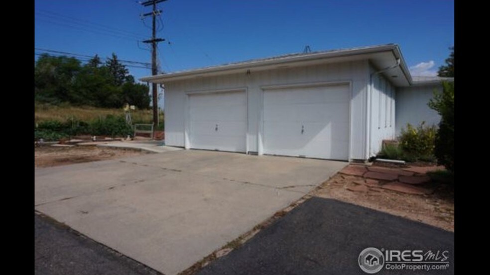 Garage - 1001 47th Ave