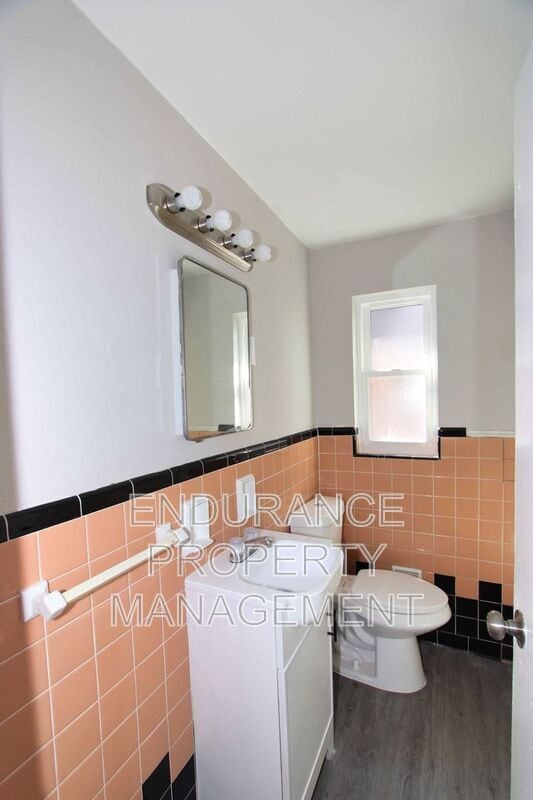 Building Photo - 855 Academy Ave