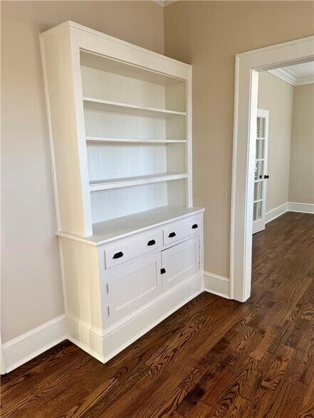 Building Photo - 494 Parkway Dr NE