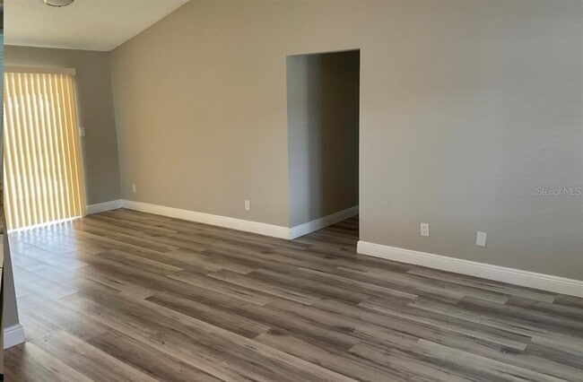 Building Photo - 2467 Zuyder Terrace