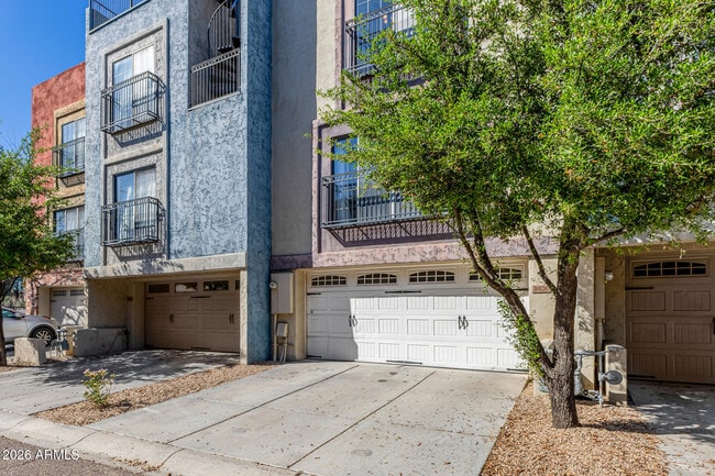 Building Photo - 3426 E Avalon Dr