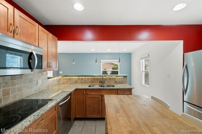 Building Photo - 3602 Elmhurst Ave