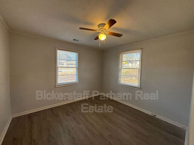 Building Photo - 231 17th Ave S