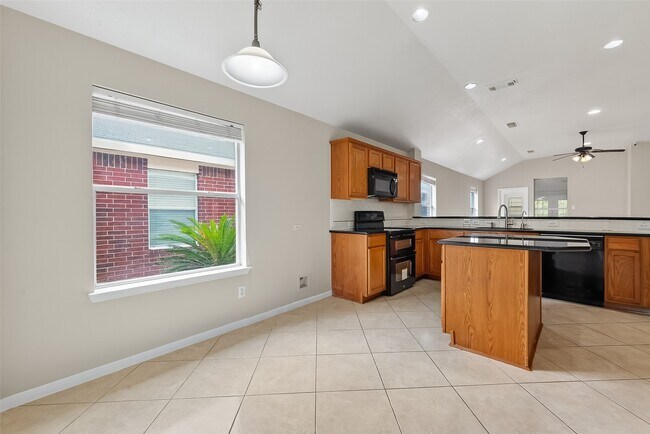 Building Photo - 5623 Brookhollow Oaks Trail