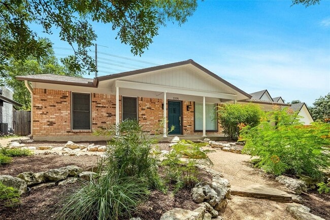 Primary Photo - 3205 Santa Monica Dr
