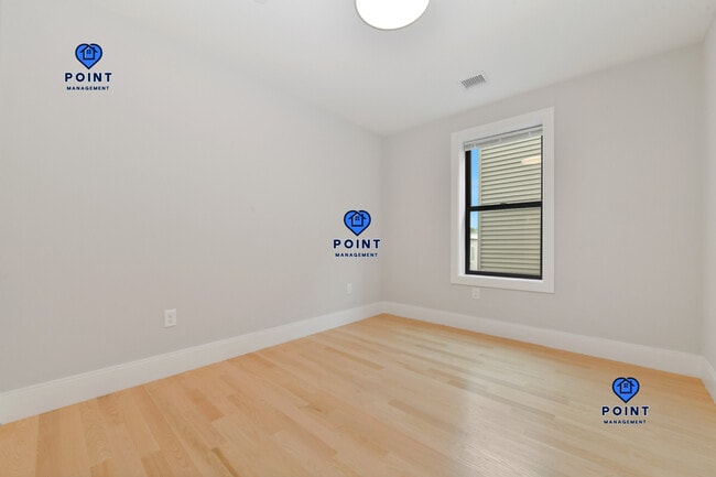 Building Photo - 516 Sumner St