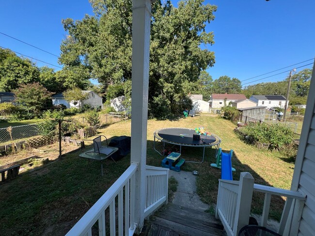 Building Photo - Spacious 4-Bedroom Home