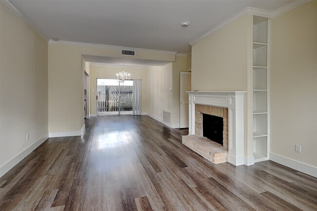 Building Photo - 2100 Tanglewilde St