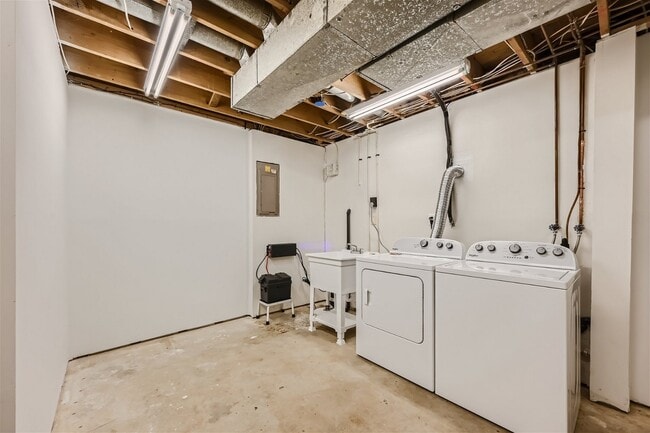 Building Photo - 520 Cressy Rd