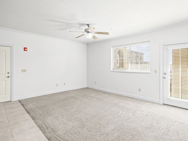 Building Photo - Luxurious Condo in North Orem