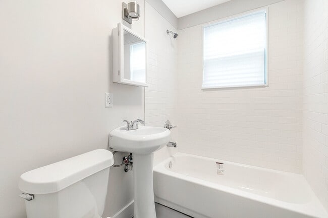 Building Photo - Charming Studio in Mid-City New Orleans – Utilities Included, Modern Kitchen, Shared Laundry