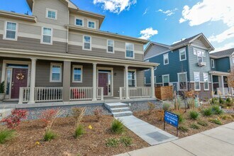 Building Photo - Beautiful 2-Bedroom, 2.5-Bath Townhome in ...