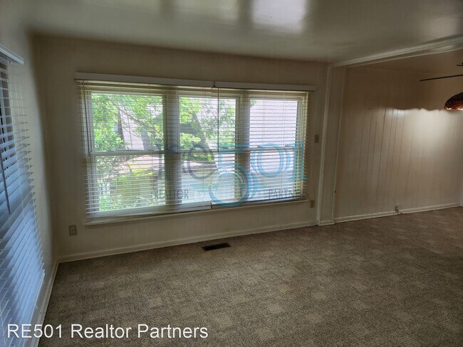 Building Photo - 2 br, 1 bath House - 320 S. Maple Street