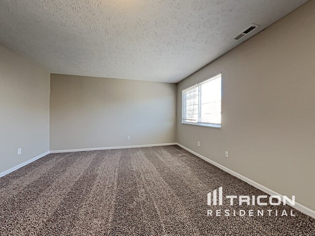 Building Photo - 644 Scotch Pine Dr