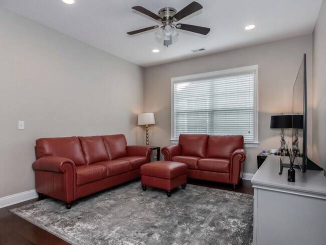 Building Photo - 10524 Royal Winchester Dr