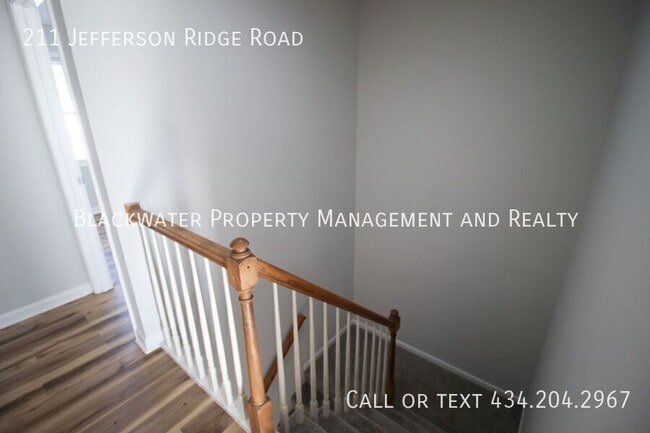 Building Photo - 211 Jefferson Ridge Rd