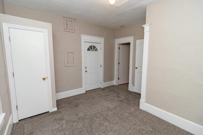 Building Photo - 1219 S Main St