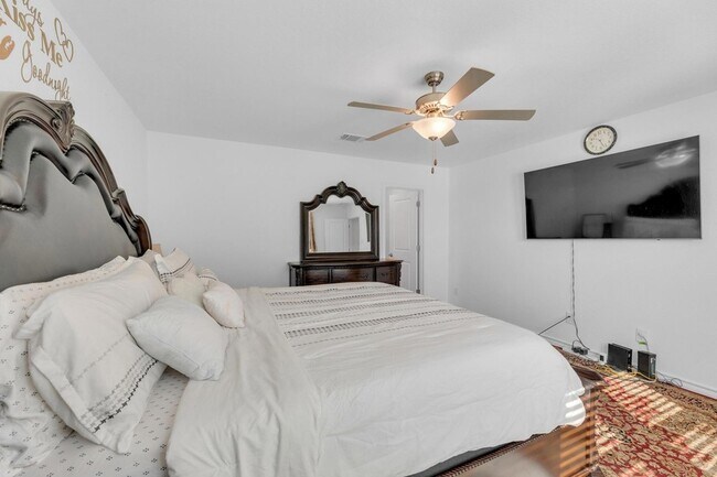 Building Photo - 112 Gracie Wy