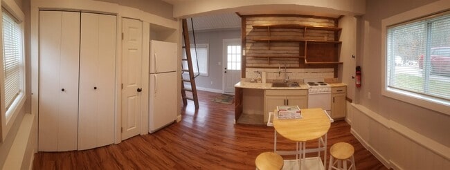 Building Photo - 11 Dana Ave