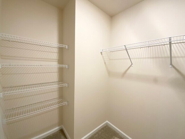 Building Photo - 836 Falls Grove Trl