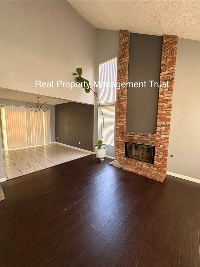 Building Photo - 10779 Anemone Cir