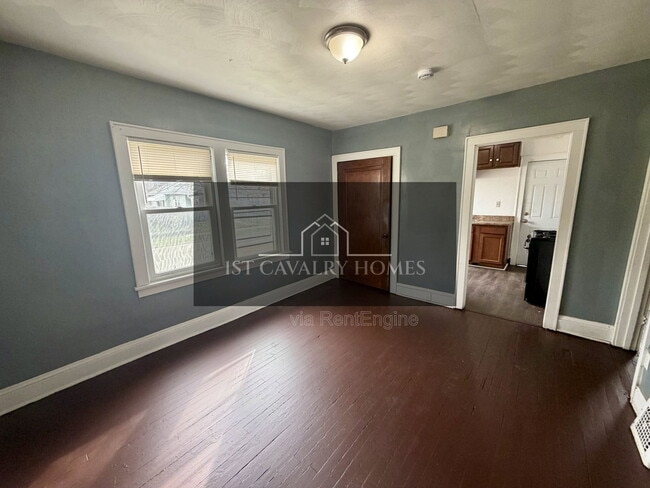 Building Photo - 578 Hoye Ave