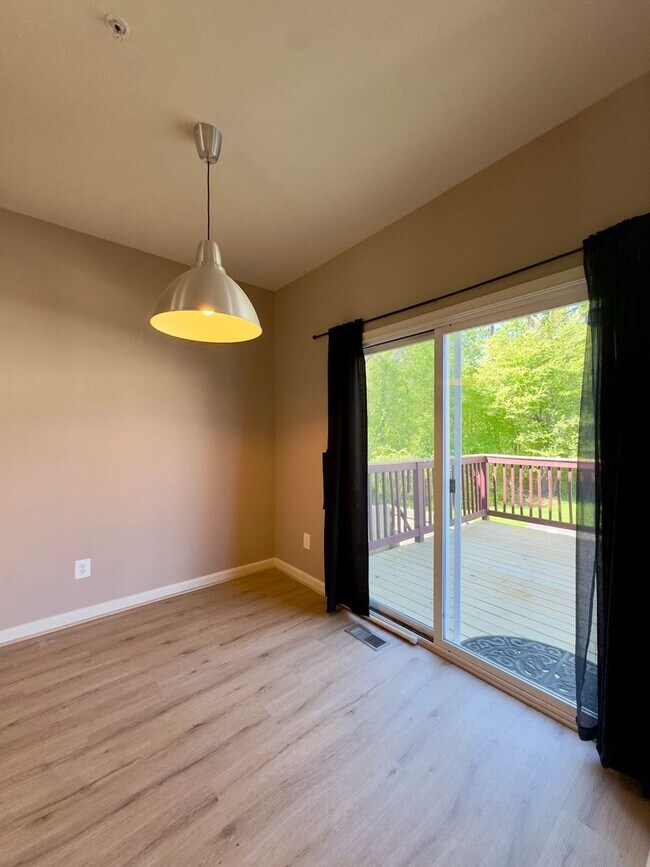 Building Photo - Charming and Stylish Living in a 3Bed/3Bat...