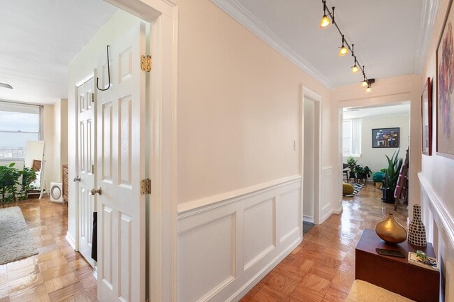 Building Photo - 6040 JFK Blvd E