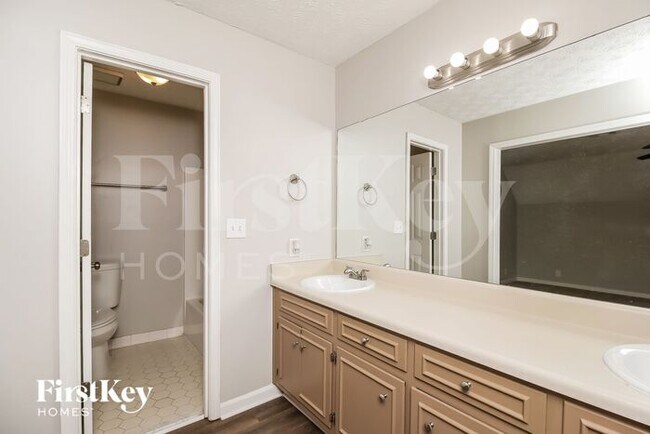 Building Photo - 5224 Parkside Dr SE