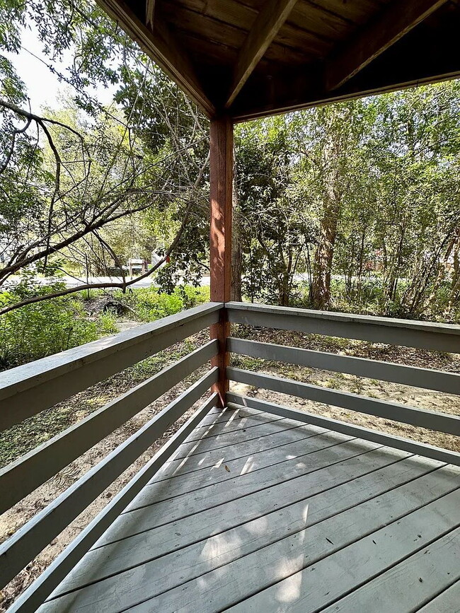 Building Photo - "Two story, 2 bedroom / 2.5 bathroom townhome near Hilaman Golf Course available for August move-...