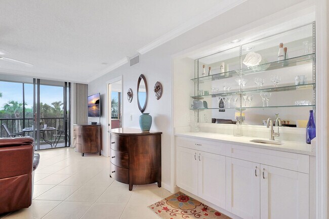 Building Photo - 5059 N Hwy A1A