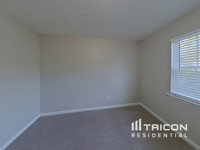 Building Photo - 3050 Wyntree Ct