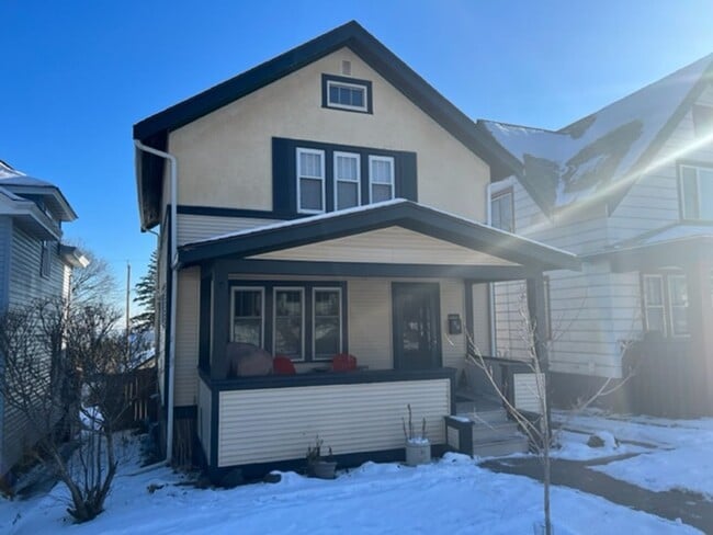 Building Photo - Duluth MN - 3 Bedroom - 2 Bath - 1 Car Gar...