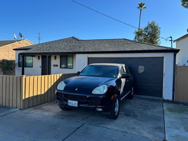 Building Photo - 317 Tennyson Rd