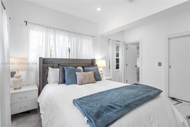 Building Photo - 1544 Michigan Ave