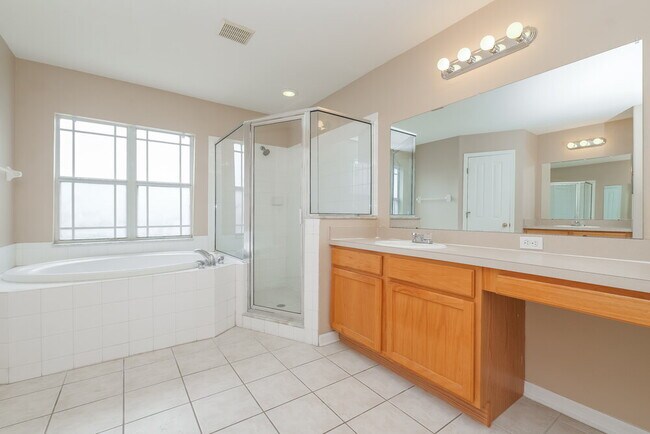 Building Photo - 2613 Palesta Dr