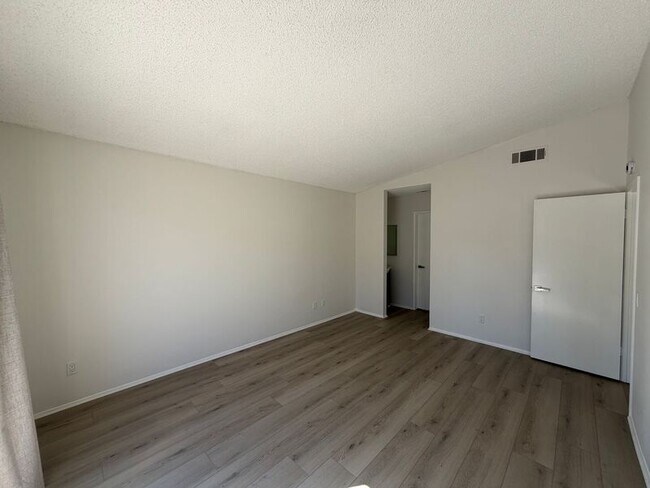 Building Photo - 28244 Encanto Dr