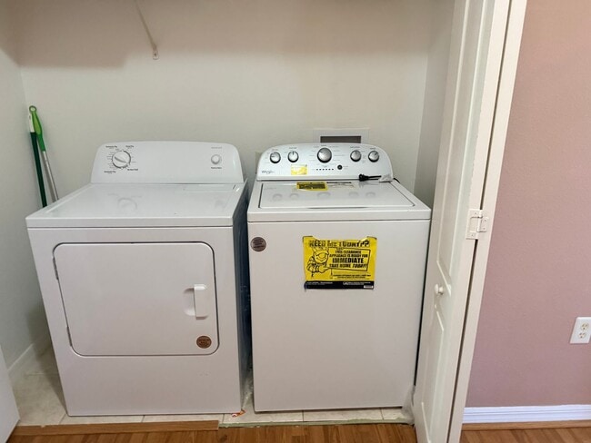 Building Photo - 807 Chelsea Dr