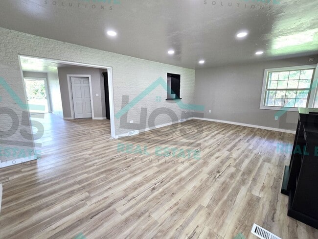 Building Photo - 3 Bedroom near Tinker AFB