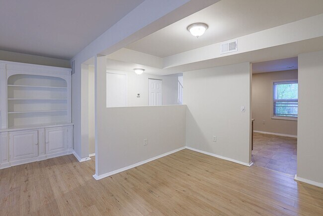 Building Photo - 25 Dorchester Ct