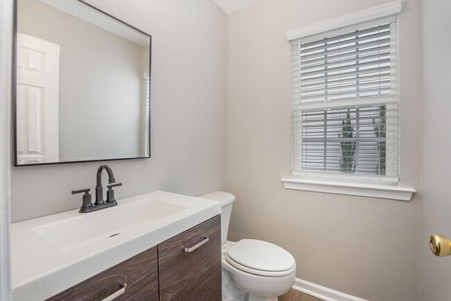 Building Photo - Elegant 4-bedroom Ballantyne home located ...
