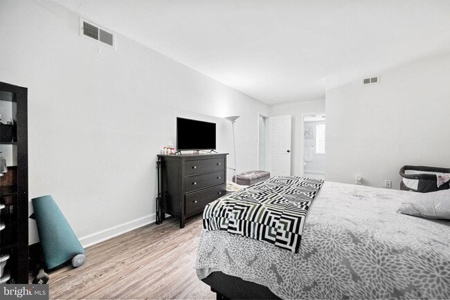 Building Photo - 1423 Northgate Square