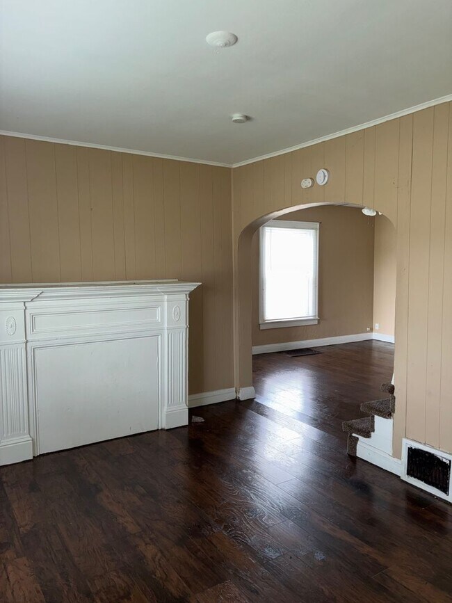 Building Photo - Charming 3-Bedroom Property in Prime Location