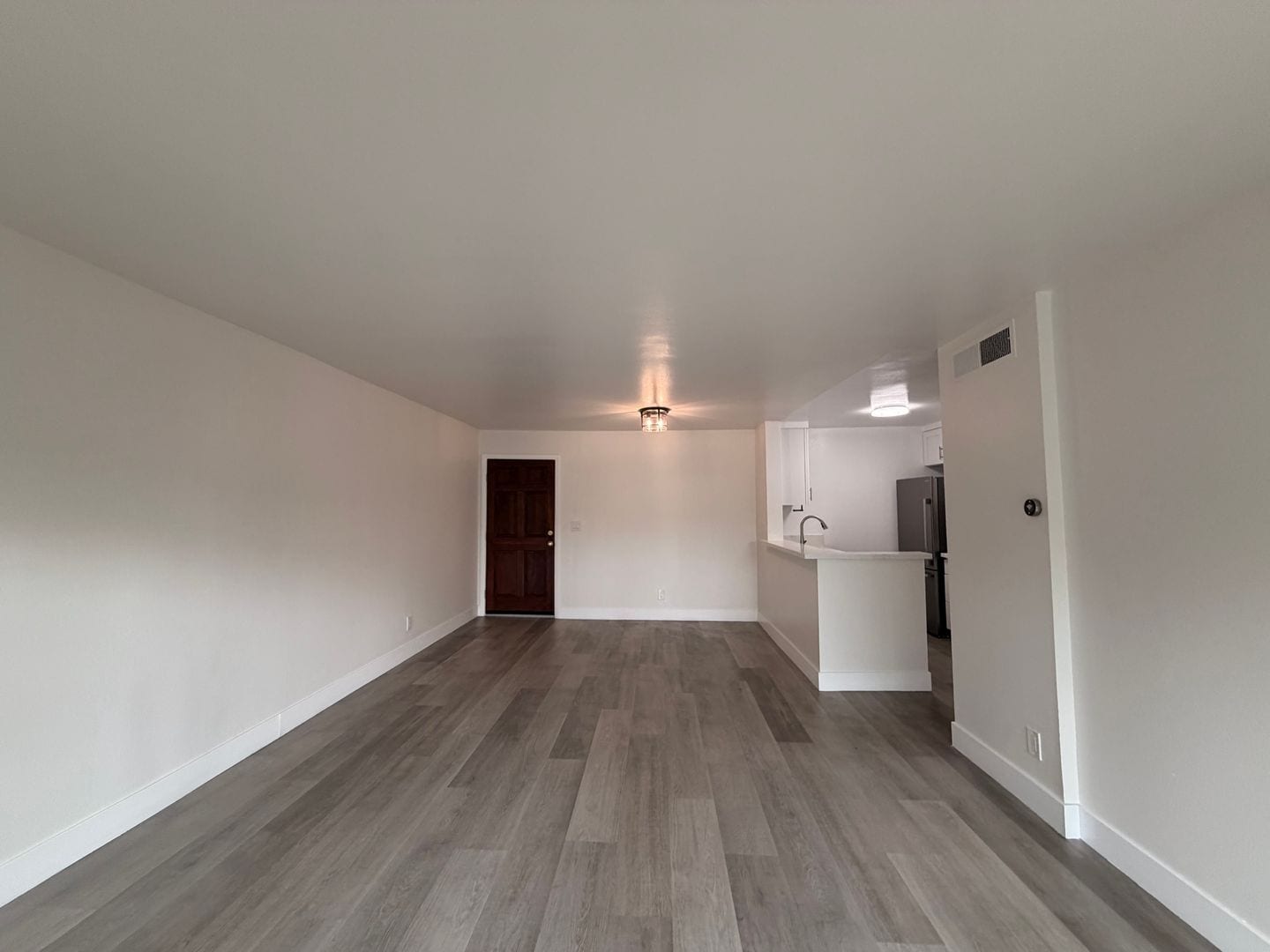 Building Photo - Cat-Friendly Condo with Private Cat Patio Enclosure + Resort-Style Amenities in Tarzana!