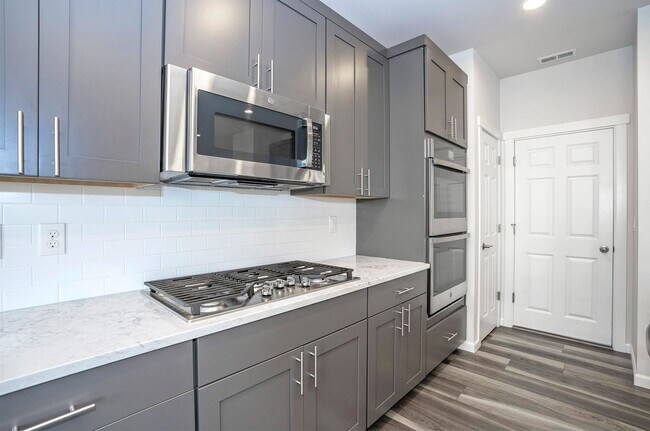 Building Photo - Newer 3-Bed Edgewood Home with A/C, Loft, ...