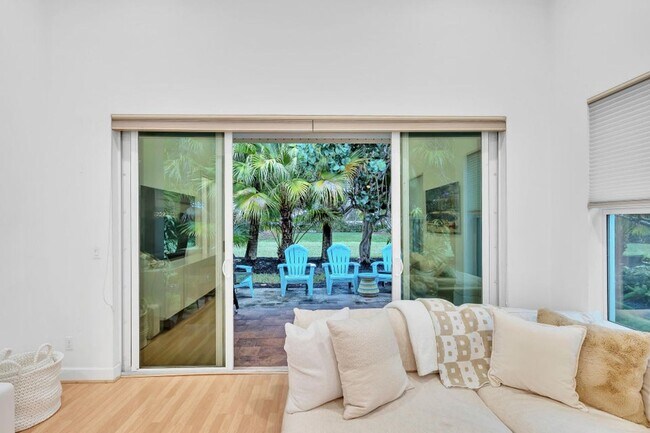 Building Photo - 23008 Clear Echo Dr