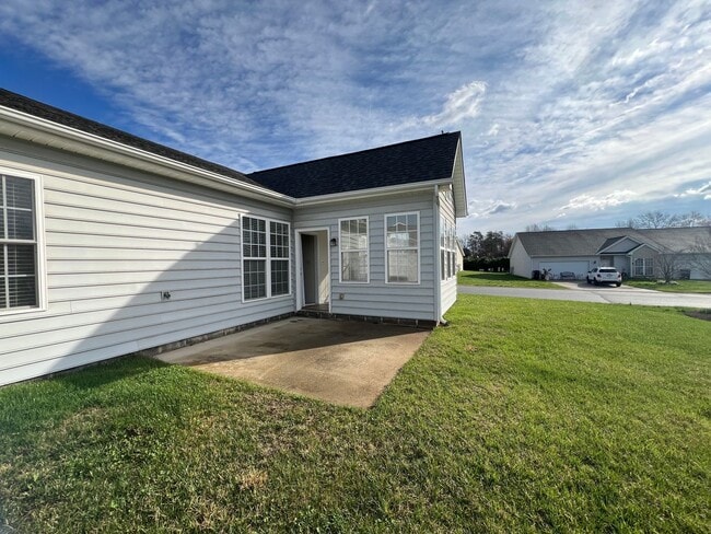 Building Photo - 2 Bedroom Townhouse in Campbell County