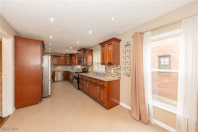 Building Photo - 3702 Glencairn Rd