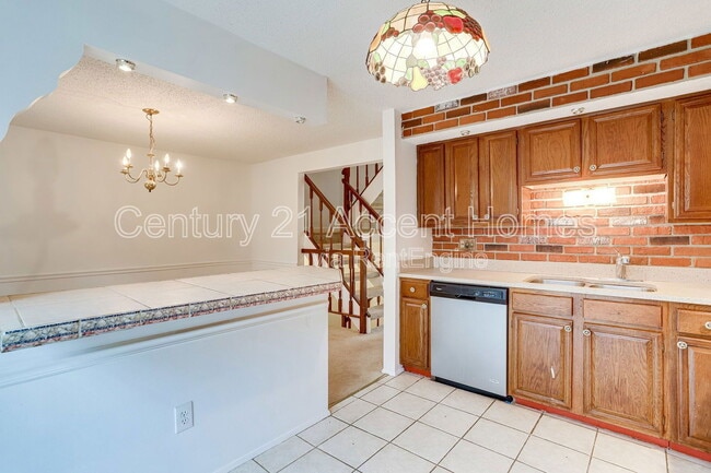 Building Photo - 5328 Larochelle Ct
