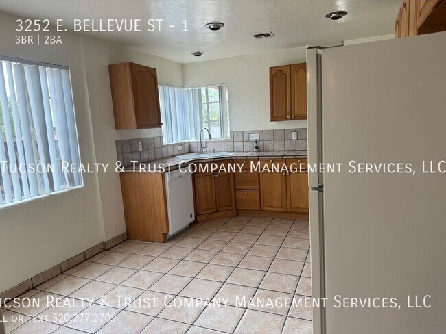 Building Photo - 3252 E Bellevue St